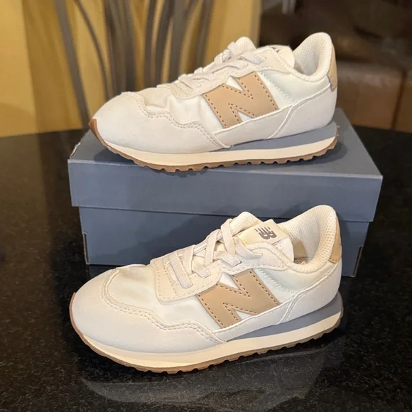 New Balance Kids' Cream and Tan Sneakers toddler 10 - Picture 3 of 8